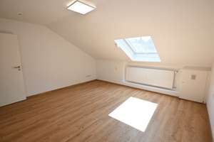 Helle 3-Zimmer-Dachgeschosswohnung mit Weinbergblick in Würzburg-Heidingsfeld – Die vollständige Adresse der Immobilie erhältst du vom Anbieter., 97084 Heidingsfeld, Würzburg – Vorschaubild 7