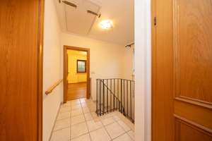 Zweifamilienhaus mit Wintergarten und sonnigem Südgarten in ruhiger Wohnlage von München-Aubing! – Die vollständige Adresse der Immobilie erhältst du vom Anbieter., 81245 Altaubing, München – Vorschaubild 19