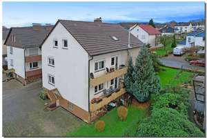 Dreifamilienhaus mit 2 freien Wohnungen in beliebter Lage von Kaufungen – Die vollständige Adresse der Immobilie erhältst du vom Anbieter., 34260 Kaufungen – Vorschaubild 1