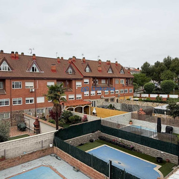 Chalet in Velilla de San Antonio, Madrid von 269 m2 mit Pool