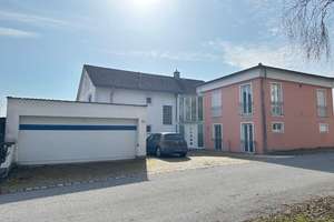Plattling: Gr. Wohnhaus m. Anbau - vermietet - m. ca. 1.000 m2 Grund in zentraler u. ruhiger Lage – Die vollständige Adresse der Immobilie erhältst du vom Anbieter., 94447 Plattling – Vorschaubild 1