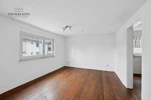 ZWEIFAMILIENHAUS MIT ANGEBAUTEM REIHENHAUS UND GROßEM GARTEN IN ZENTRALER LAGE FÜR IHRE GROßFAMILIE – Heilbronn (Kreis) – Vorschaubild 8