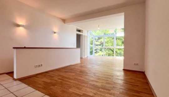 Bild von BIETERVERFAHREN: Sehr gepflegtes MFH mit Opt. der Selbstnutzung o. Umbau zum EFH / eine Einheit frei