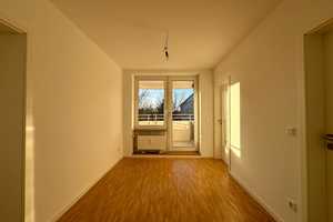 Geräumige 3,5-Zimmer-Wohnung mit Balkon in Schweinau zu vermieten – Olivenweg 50, 90441 Nürnberg – Vorschaubild 4