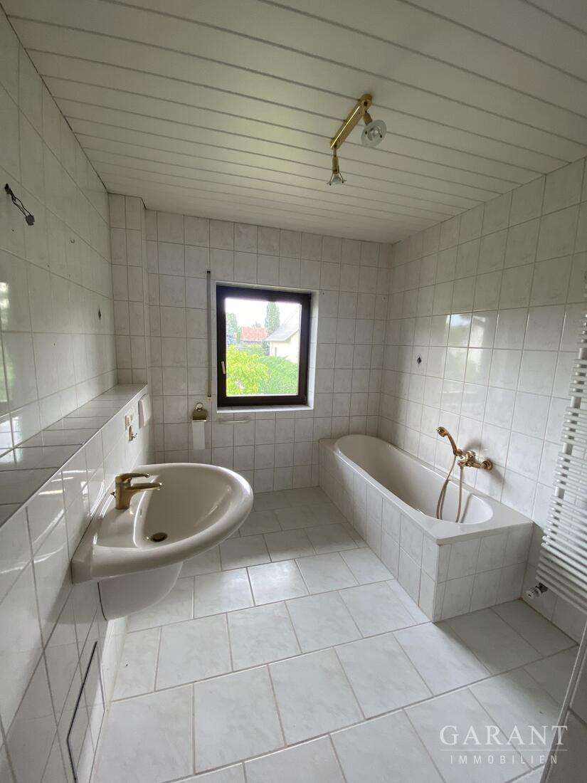 Immobilie in Naunhof - Großzügiges Zweifamilienhaus mit Wintergarten, Sauna, zwei Kaminen, Garage und schönem Grundstück - Bild 2