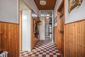 Eilendorf!
Großes, modernisierungsbedürftiges 2-Familienhaus mit Garage und mehreren Stellplätzen – Die vollständige Adresse der Immobilie erhältst du vom Anbieter., 52080 Eilendorf, Aachen – Vorschaubild 4