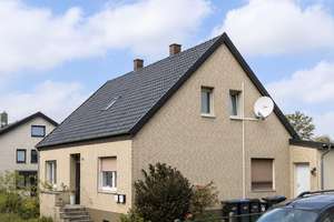 Zweifamilienhaus in Enger zu verkaufen – Die vollständige Adresse der Immobilie erhältst du vom Anbieter., 32130 Enger – Vorschaubild 1