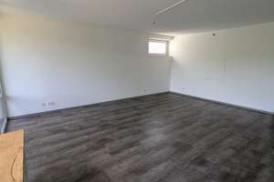 3 Zimmer, 2 Bäder, Mosel-Balkon, Einbauküche, großer privater Keller-Stauraum, Parkplatz – 54292 Nord, Trier – Vorschaubild 5