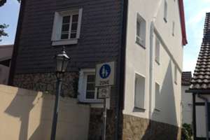 Einfamilienhaus in Essen-Werden Altstadt mit schöner Einbauküche, großer Garage und Dachterrasse