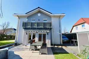 MODERNER KOMFORT & TOP GEPFLEGT - MIT KAMINOFEN & KLIMAANLAGE -  CARPORT & SCHÖN ANGELEGTER GARTEN – Berlin – Vorschaubild 23