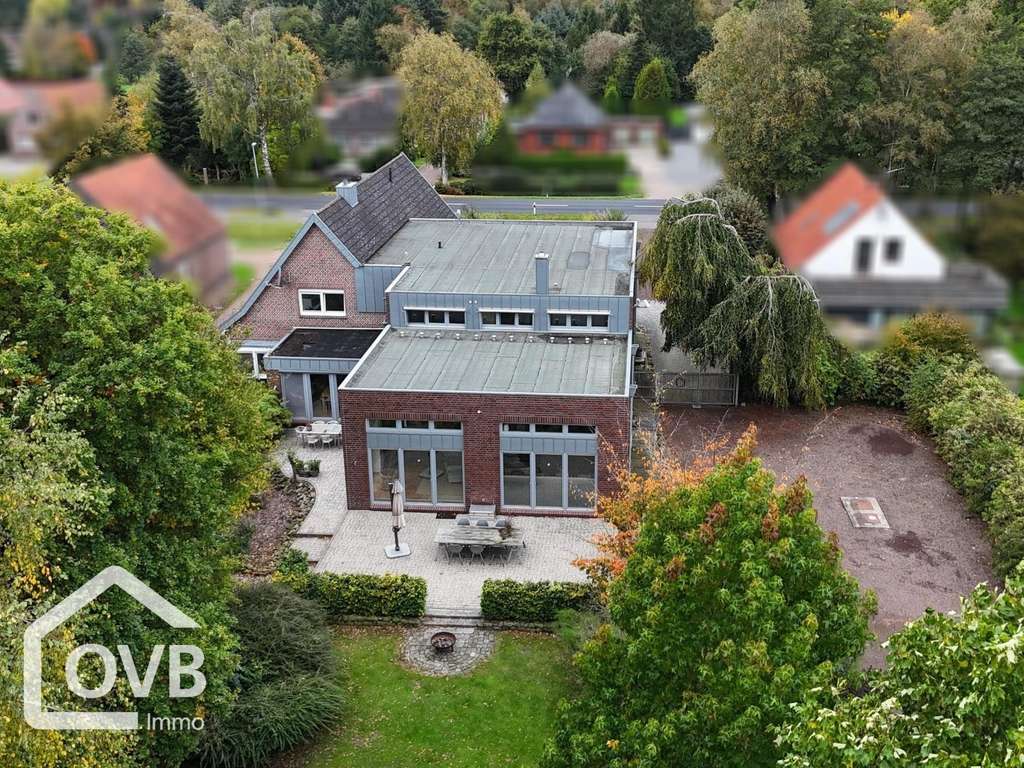 Immobilie in Ostrhauderfehn - Exklusives Wohnhaus mit möglichen drei Wohneinheiten und Garage - Bild 2