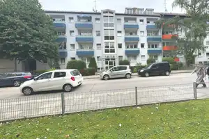 Gepflegte Zwei-Zimmer-Wohnung mit Balkon – München – Vorschaubild 7
