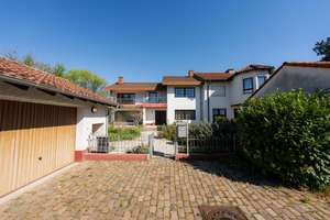 Gepflegtes  Einfamilienhaus mit Einliegerwohnung , Doppelgarage , Garten in Ludwigshafen-Oggersheim