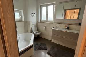 Neues Kapitel in Neuching: Helle möblierte 2-Zimmer-Wohnung mit Terrasse – Weidenweg 1a, 85467 Neuching – Vorschaubild 9