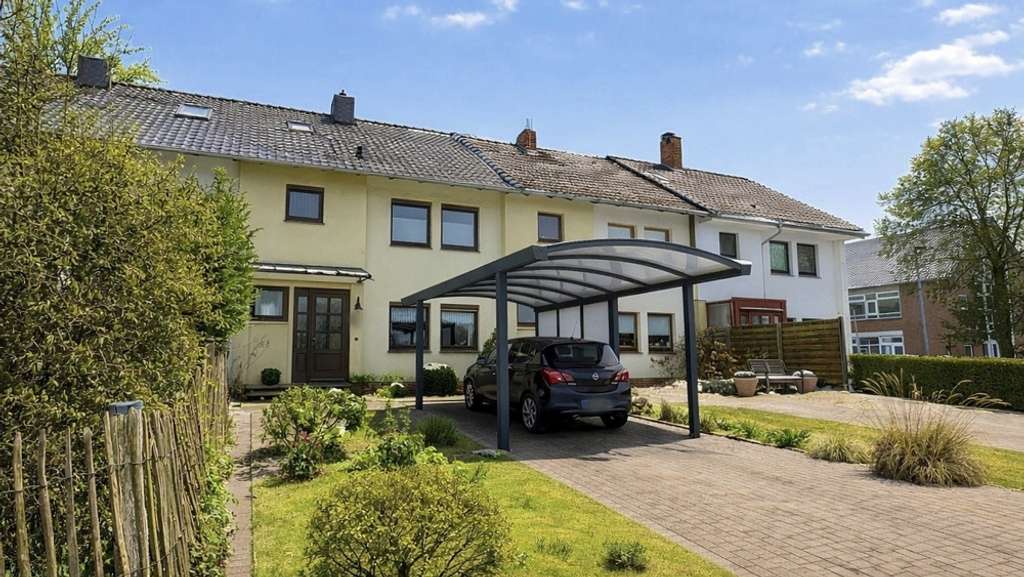 Immobilie in Rastede - Gepflegtes Reihenmittelhaus mit Terrasse, Balkon, Garten und Carport in attraktiver Lage von Rastede - Bild 1