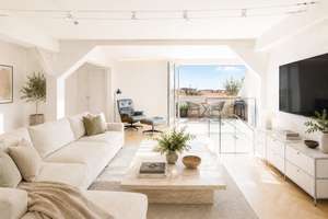 Charmante Dachgeschoss - Maisonettewohnung mit Ost - Süd - Loggia über den Dächern von München – Die vollständige Adresse der Immobilie erhältst du vom Anbieter., 80333 Augustenstraße, München – Vorschaubild 2