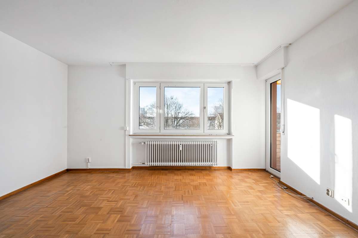 Attraktive Zwei-Zimmer-Wohnung mit Balkon und Aufzug zur Renovierung, Stuttgart – Bild 1