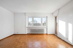 Attraktive Zwei-Zimmer-Wohnung mit Balkon und Aufzug zur Renovierung