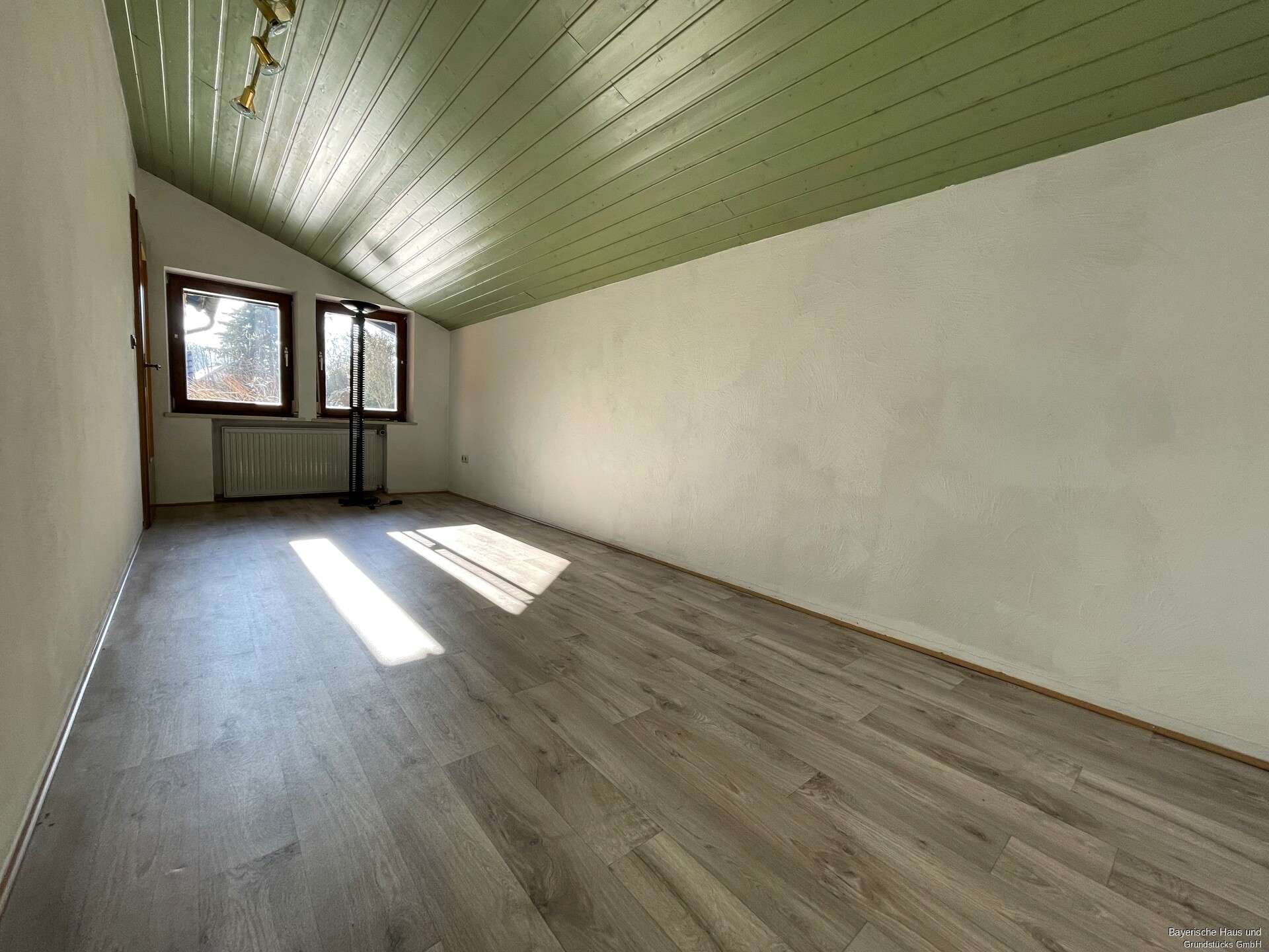 Immobilie in Winzer - Schönes Zweifamilienhaus mit Garten - familienfreundlich & vielseitig! - Bild 8