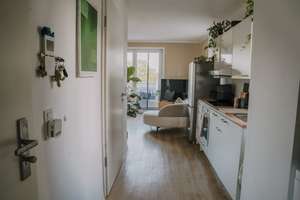 Moderne 1-Zimmer Neubauwohnung (27 m²) mit Balkon & traumhaftem Fernblick – Nachmieter gesucht
