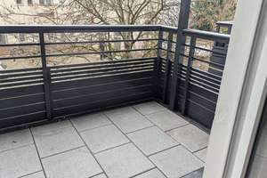 Große 2-Raum-Wohnung mit kleiner EBK und Balkon in Magdeburg-Sudenburg zu vermieten