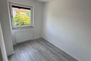 Familienfreundliches Reihenmittelhaus mit Garten in Nürnberg-Eibach – Die vollständige Adresse der Immobilie erhältst du vom Anbieter., 90451 Eibach, Nürnberg – Vorschaubild 14