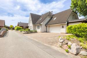 Großzügiges Kapitänshaus mit Doppelgarage und Carport in ruhiger Lage – Die vollständige Adresse der Immobilie erhältst du vom Anbieter., 25794 Dörpling – Vorschaubild 2