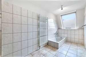 PETS ALLOWED IN HISTORIC HOUSE!! approx. 2476 ft²! 7.5-room, 5.5-bed, 2.25-bath and XL roof terrace – Die vollständige Adresse der Immobilie erhältst du vom Anbieter., 55294 Bodenheim – Vorschaubild 16