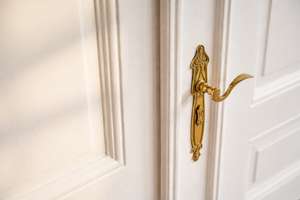 Wohnen nahe Schloss Charlottenburg – Altbaucharme mit Südbalkon