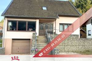 Modernisiertes Einfamilienhaus mit offenem Wohn-/Essbereich, Kamin, Garten & Garage