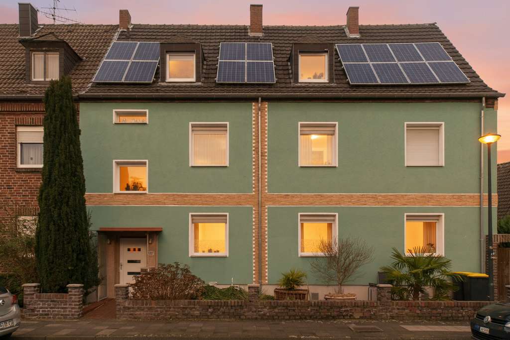 Immobilie in Tönisvorst - Charaktervolles Mehrgenerationen-Haus in St. Tönis - provisionsfrei! - Bild 0