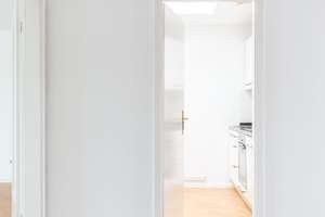 HOMESK - Sofort bezugsfreie 2-Zimmer-DG-Wohnung mit Süd-Wintergarten an der Kantstraße – Kantstraße 63, 10627 Charlottenburg, Berlin – Vorschaubild 4