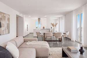 Lichtdurchflutete Penthouse-Wohnung mit Dachterrasse und direktem Liftzugang – Die vollständige Adresse der Immobilie erhältst du vom Anbieter., 80809 Am Riesenfeld, München – Vorschaubild 2