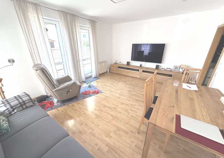 Schöne sonnige 3-Zimmer-EG Wohnung mit Terrasse, toller EBK, TG, im Herzen von Meckenbeuren, Wallbox