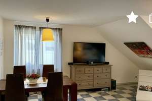 Wohnen mit Charakter: Helle 3–Zimmer Wohnung mit Balkon und EBK, Klima, Stellplatz – Sportplatzstraße 56, 51147 Wahnheide, Köln – Vorschaubild 2
