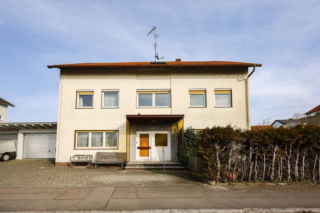 Immobilie in Rheinfelden (Baden) - Mehrfamilienhaus mit 3 bis 4 möglichen Wohneinheiten! Doppelgarage und 2 Außenstellplätze! - Bild 1