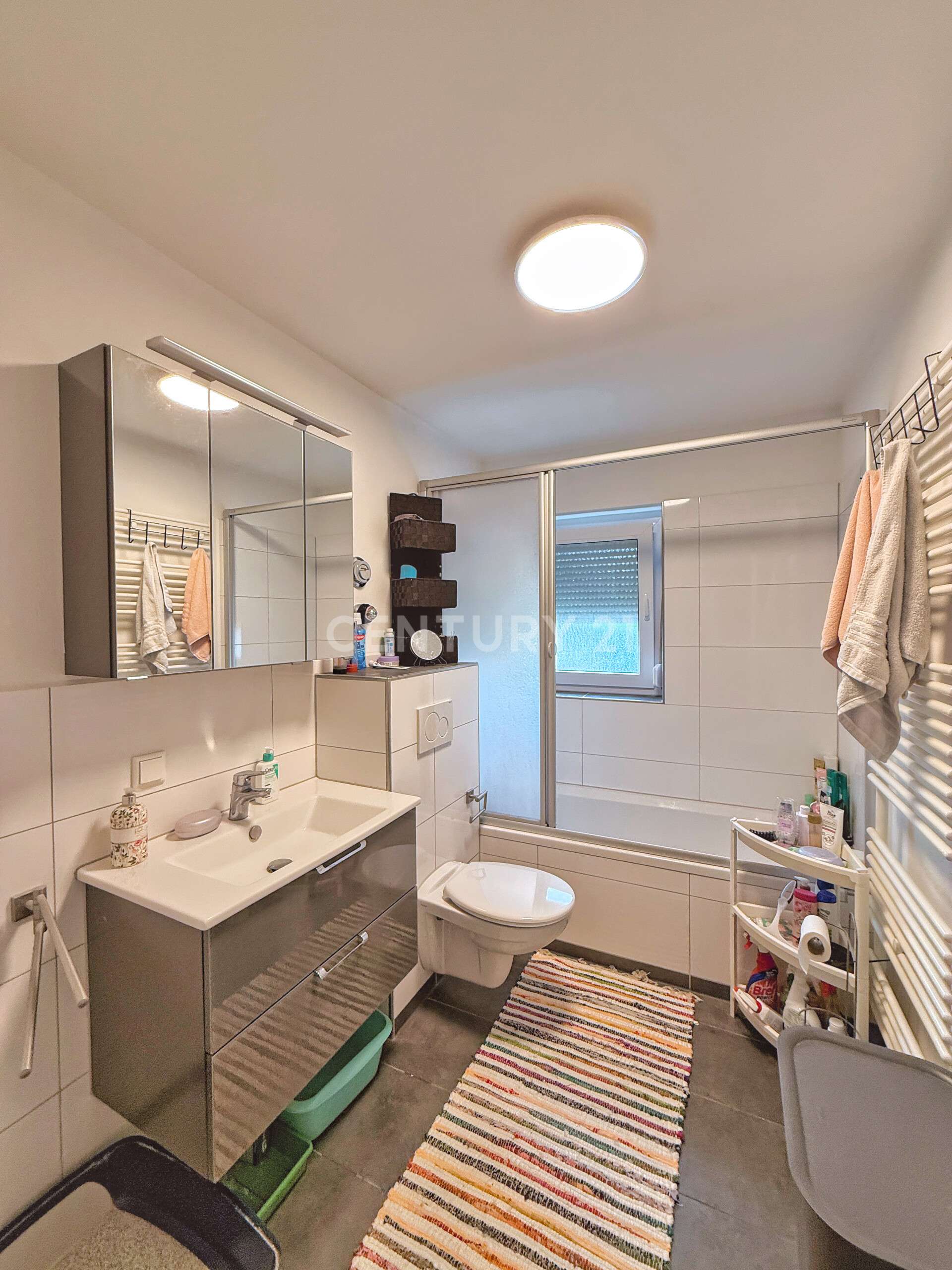 Immobilie in Ampfing - Zuhause mit XL-Potential: Modernisierte Wohnung + DG + Stellplatz - Bild 1