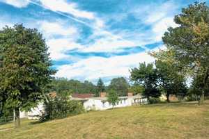 DENKMALGESCHÜTZTES ENSEMBLE - 4 GEBÄUDE (6 DOPPELHAUSHÄLFTEN + 1 EINFAMILIENHAUS) - SANIERUNGSBEDARF – Märkisch-Oderland (Kreis) – Vorschaubild 2