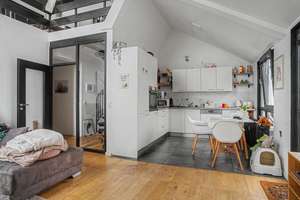 Helle Maisonettewohnung mit Galerie, Balkon und Dachterrasse