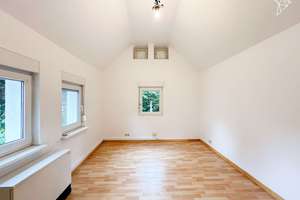 WOHNEN, LEBEN, GESTALTEN 🏡 Freistehendes Einfamilienhaus mit Ausbaupotenzial in Wiesbaden! – Die vollständige Adresse der Immobilie erhältst du vom Anbieter., 65205 Nordenstadt, Wiesbaden – Vorschaubild 4
