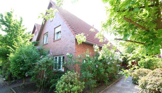 Bild von Topgepflegtes, familiengerechtes Reihenendhaus mit Carportanlage, Geräteraum und Garten