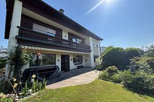 Großzügige EG-Wohnung mit Terrasse und Garten in schönem Zweifamilienhaus