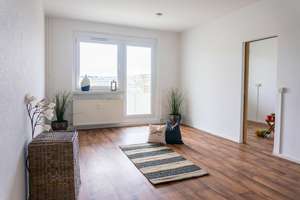 Wunderschöne 3 Raum-Wohnung mit Balkon – Alfred-Neubert-Str. 8, 9123 Markersdorf, Chemnitz – Vorschaubild 1