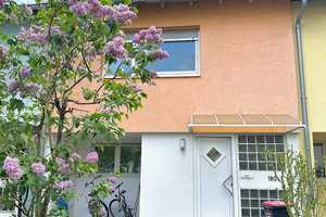 Familien aufgepasst: Reihenhaus mit ausgebautem Dach sucht neue Eigentümer – Karlsruhe – Vorschaubild 1