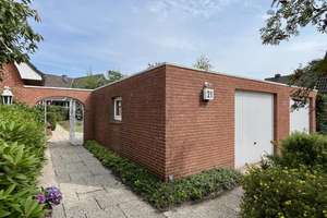 Charmantes Einfamilienhaus mit idyllischem Garten und Doppelgarage - Platz für die gesamte Familie – Die vollständige Adresse der Immobilie erhältst du vom Anbieter., 25821 Breklum – Vorschaubild 2