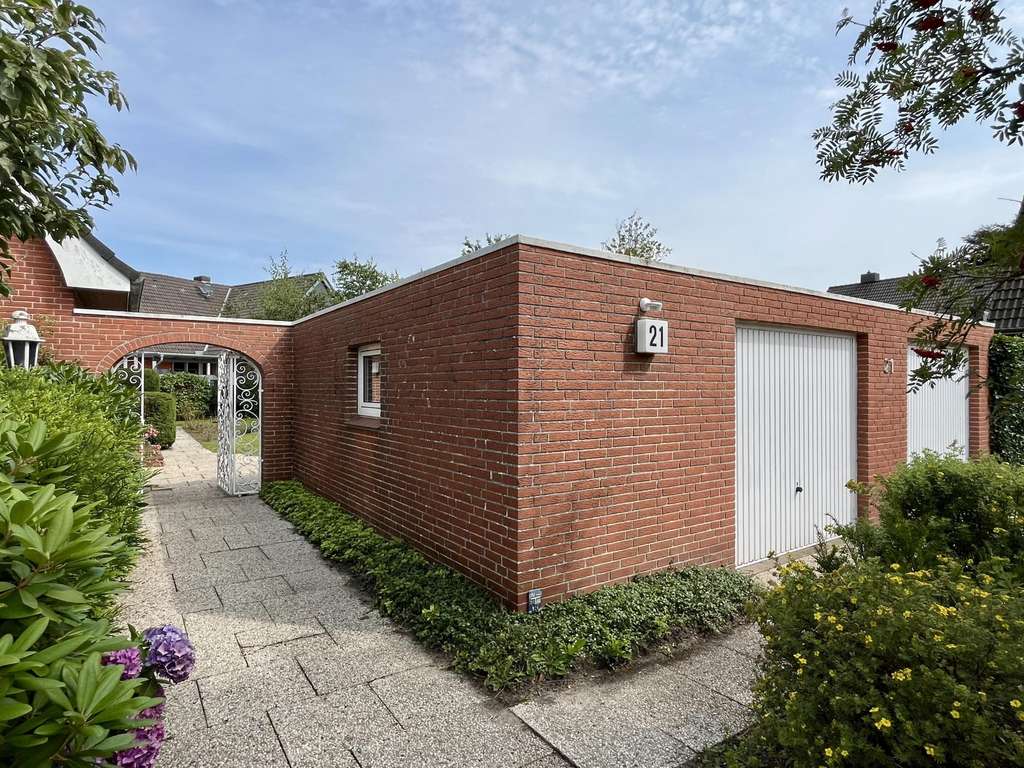 Immobilie in Breklum - Charmantes Einfamilienhaus mit idyllischem Garten und Doppelgarage - Platz für die gesamte Familie - Bild 1