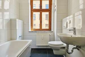 Mit Video: Frisch saniert - 2 Zimmer mit Tageslichtbad und Einbauküche! – Sankt-Michael-Straße 5, 39112 Sudenburg, Magdeburg – Vorschaubild 3