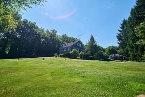 Idyllisch gelegenes Wohnhaus mit außergewöhnlichem Grundstück und großem Potenzial!