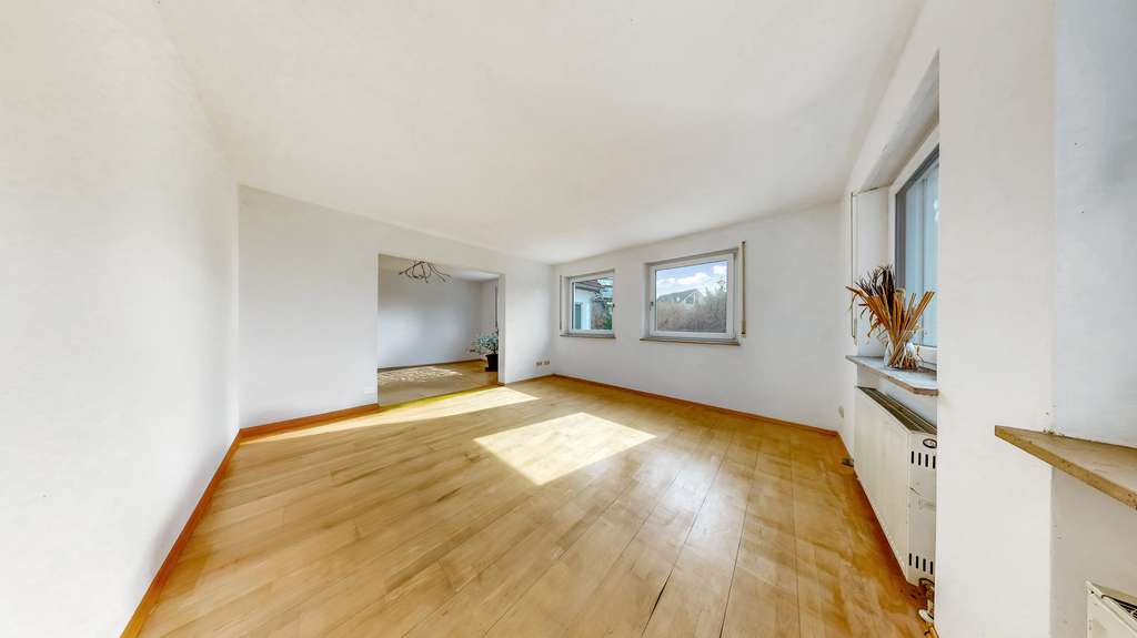 Immobilie in Eckental - IMMOPARTNER - GROSSZÜGIGES HAUS MIT TRAUMHAFTEN GARTEN IN ECKENTAL - Bild 2