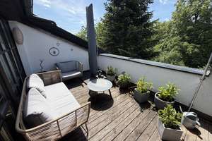 Wunderschöne 2 Zimmer Dachgeschosswohnung im Grünen